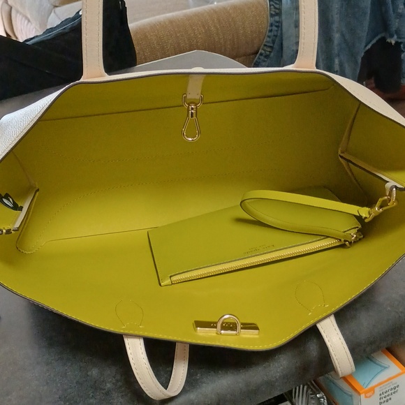 Kate Spade New York Cream All Day Large Tote W/Lime Green Interior And Wristlet - Picture 4 of 8